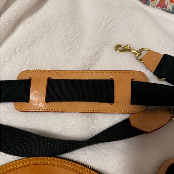 Dooney & Bourke Canvas and Leather Cabriolet Weekender bag - tan and dark green - Picture 6 of 15